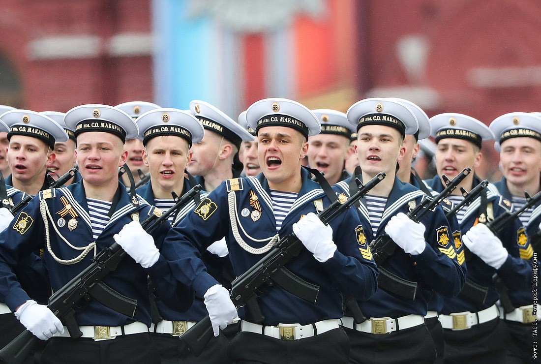 Строй курсантов. Моряки на параде. Парад Победы моряки. Парадная форма моряков. Курсанты на параде.