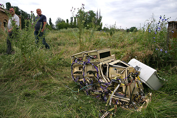 " 777" Malaysia Airlines,     () - - (),      .  298 .       "".