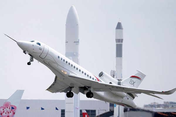 - Falcon 8X   Dassault Aviation