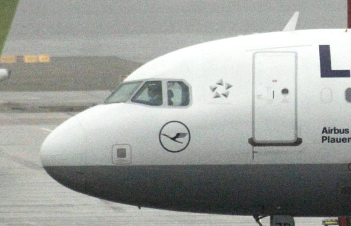  A320   ""    