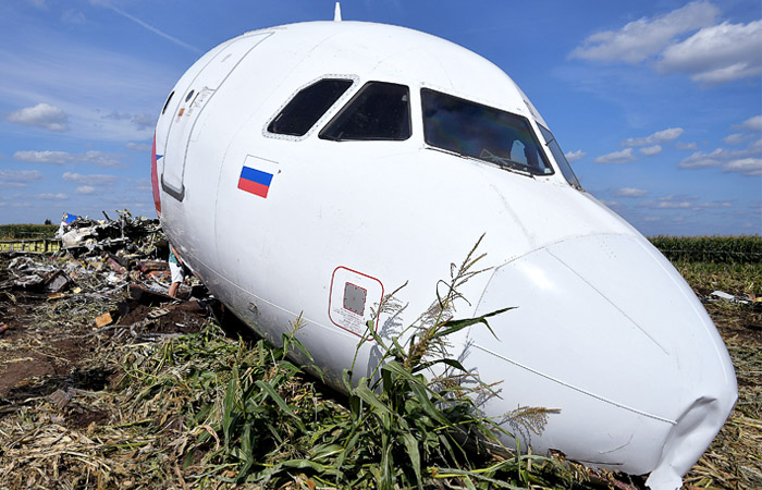 ""     SSJ 100   Airbus  